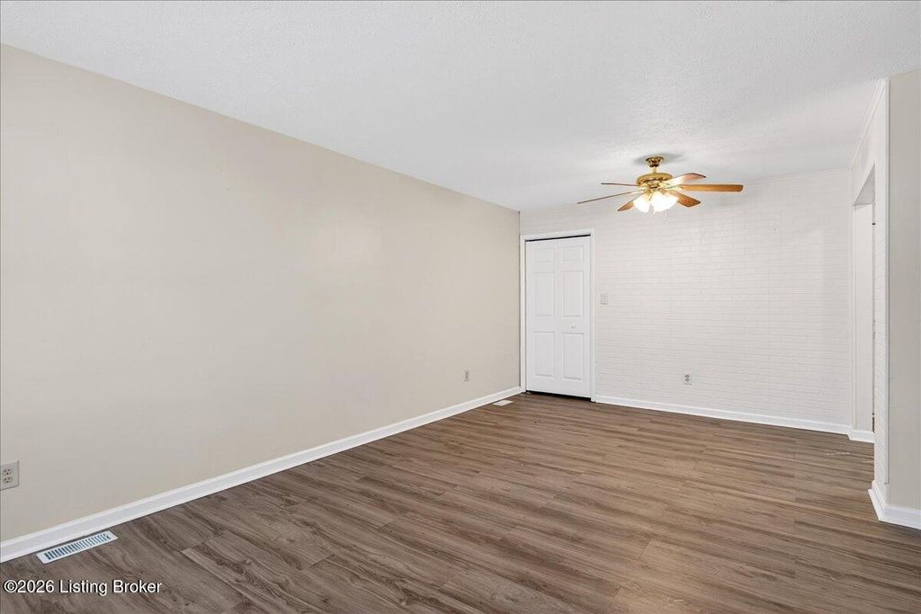 Photo of 272 Sanna Dr, Louisville, KY 40229 (MLS # 1707840)