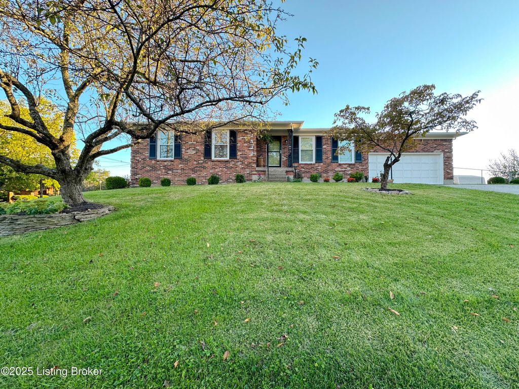 Photo of 2522 Wyeth Ct, Louisville, KY 40220 (MLS # 1701824)