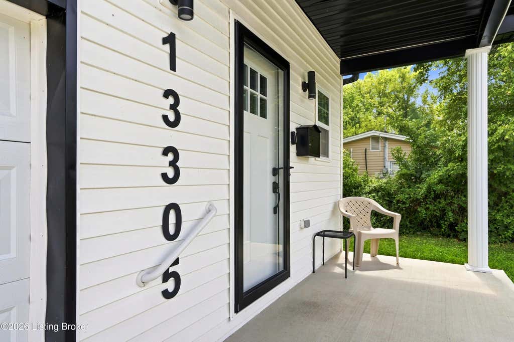Photo of 13305 Forge Cir, Louisville, KY 40272 (MLS # 1726929)