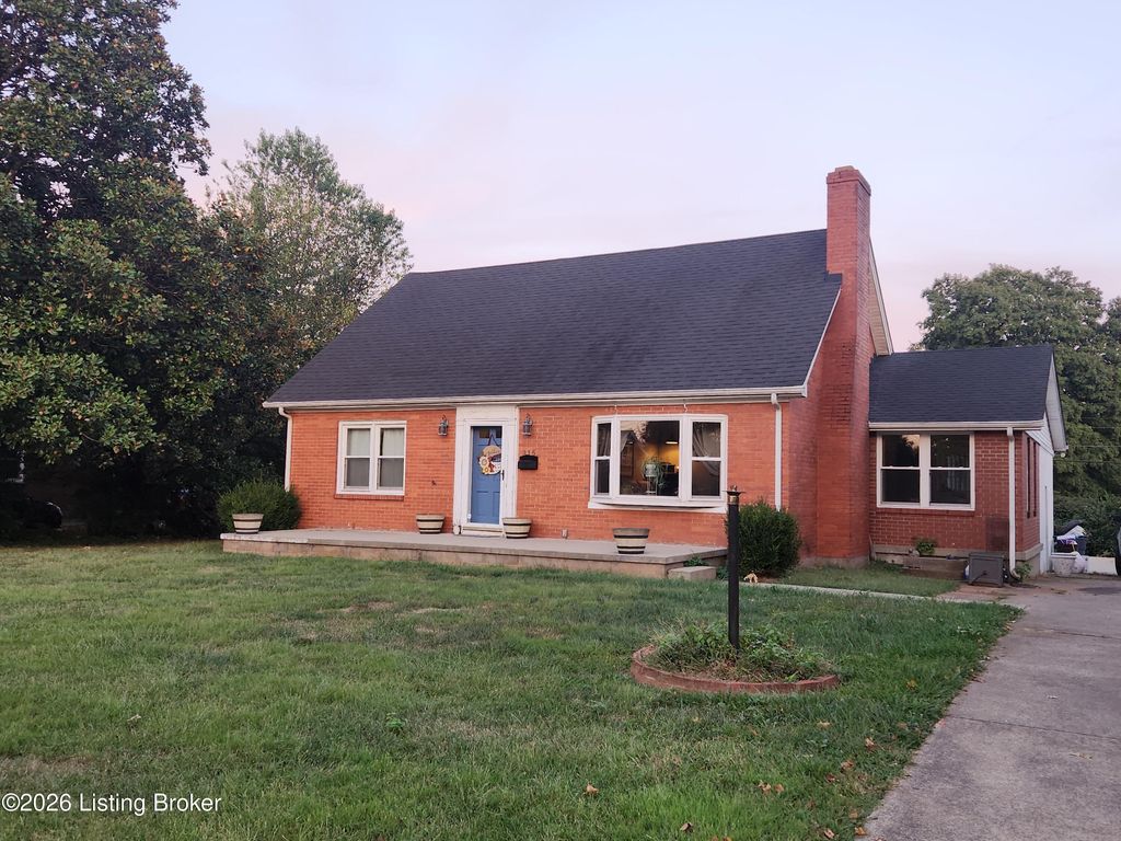 Photo of 315 S 6th St, Bardstown, KY 40004 (MLS # 1709013)