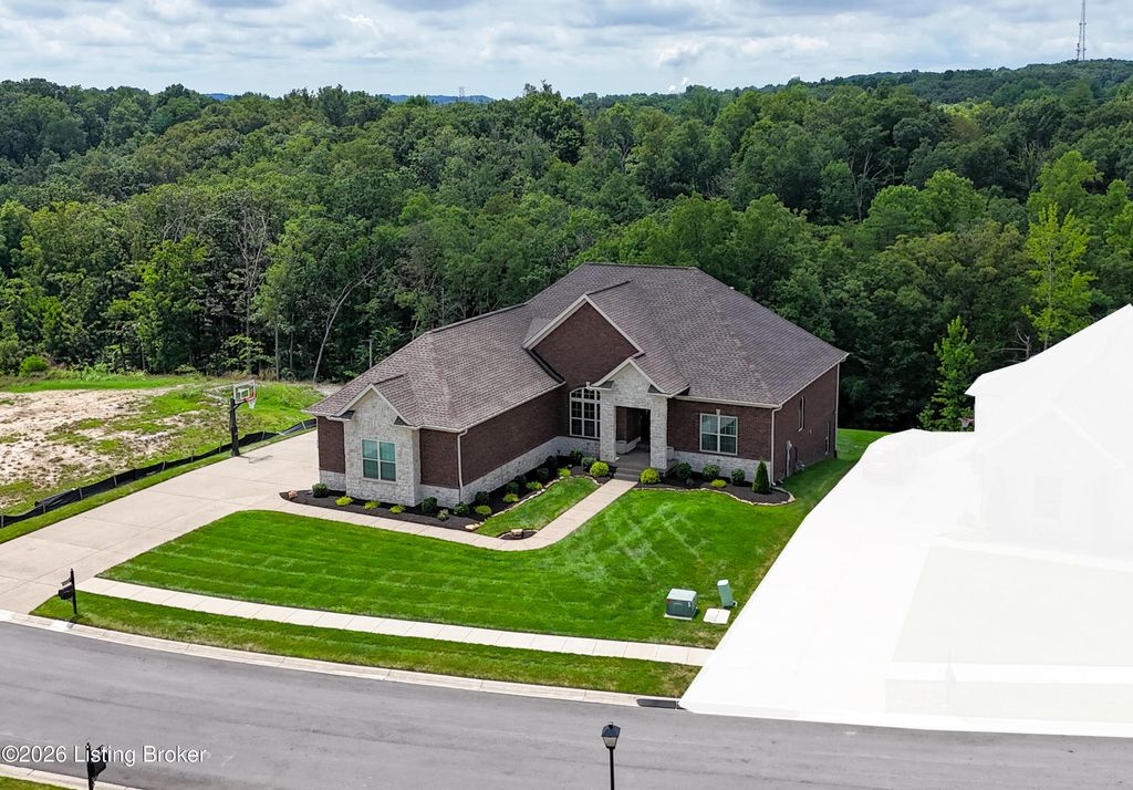 Photo of 8022 Wooded Ridge Dr, Louisville, KY 40214 (MLS # 1713581)