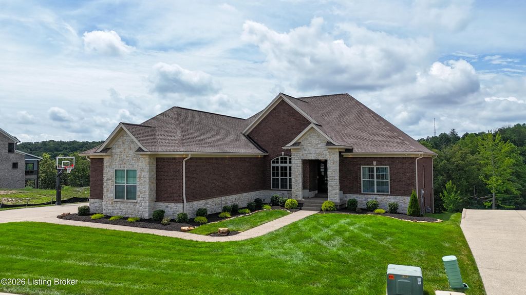 Photo of 8022 Wooded Ridge Dr, Louisville, KY 40214 (MLS # 1713581)