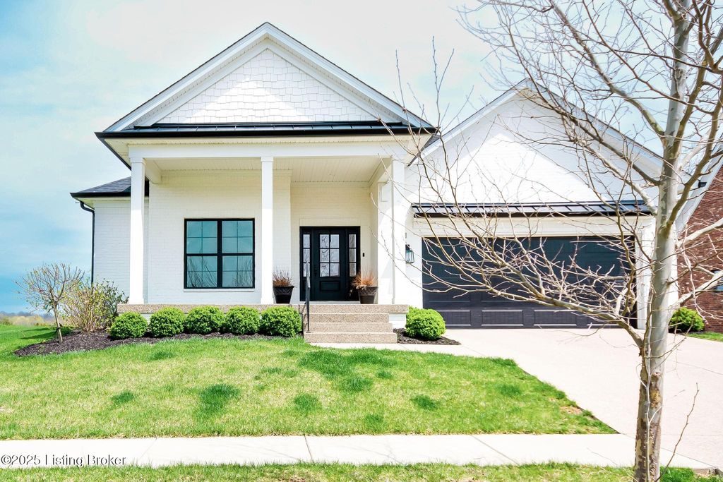 Photo of 17611 Shakes Creek Dr, Fisherville, KY 40023 (MLS # 1702352)