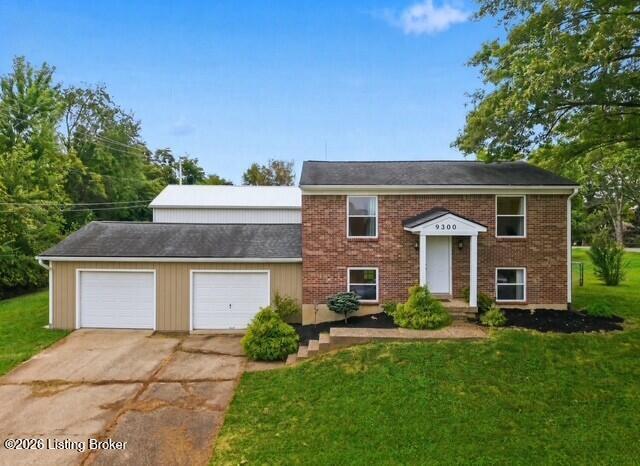 Photo of 9300 Hillridge Dr, Pewee Valley, KY 40056 (MLS # 1730287)