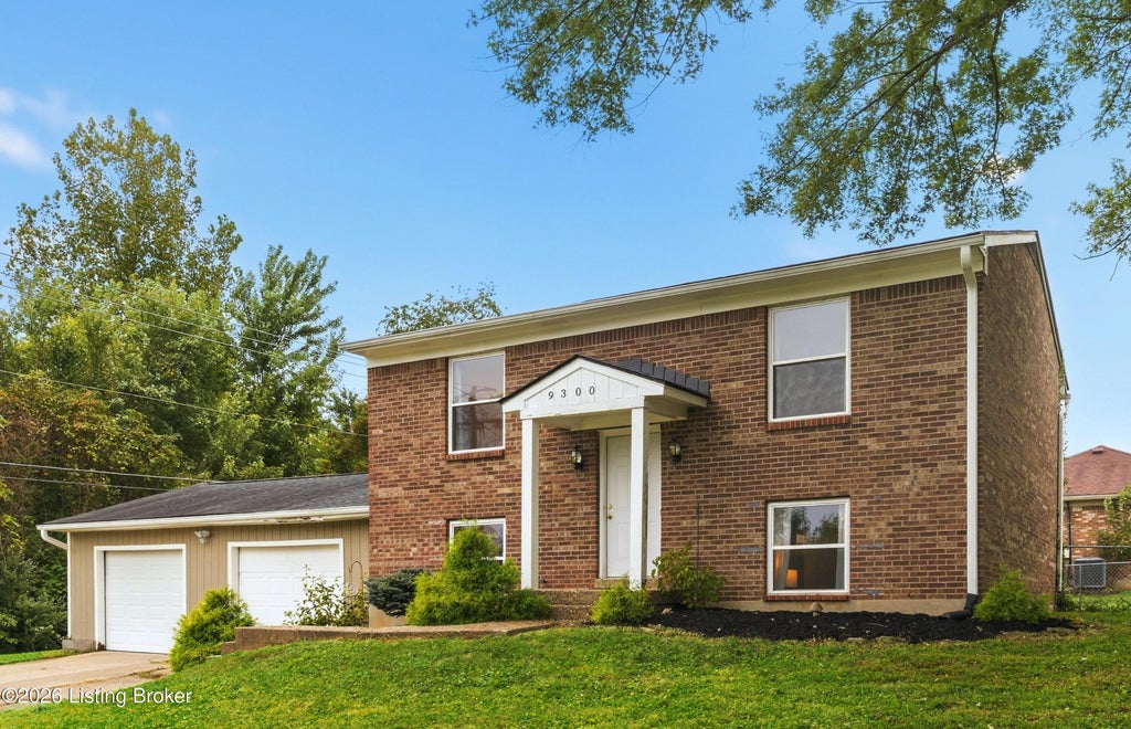 Photo of 9300 Hillridge Dr, Pewee Valley, KY 40056 (MLS # 1730287)