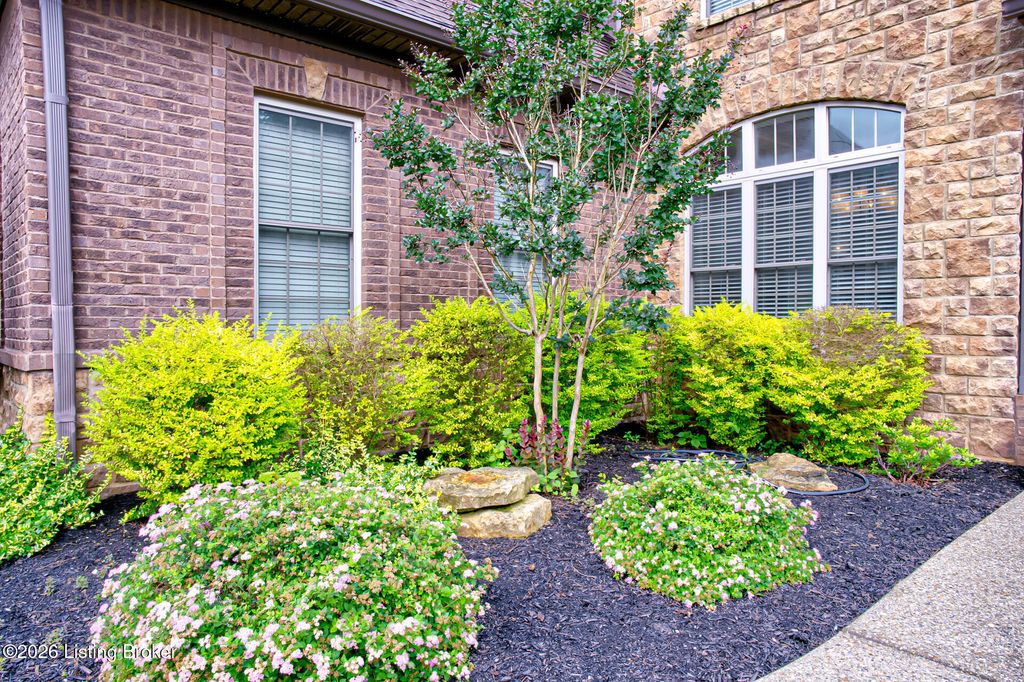 Photo of 5020 Carriage Pass Pl, Louisville, KY 40299 (MLS # 1718783)