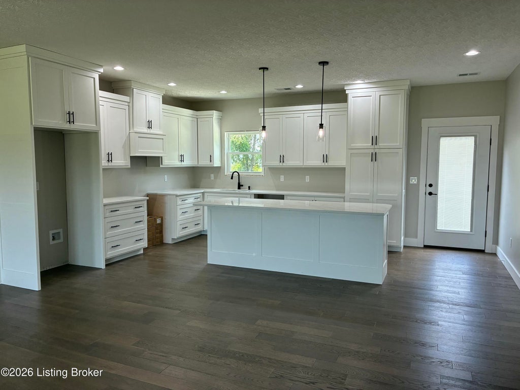 Photo of 133 Lakeside Pl, Campbellsville, KY 42718 (MLS # 1732520)