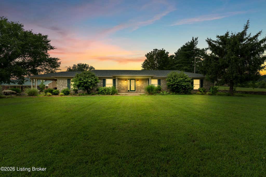 Photo of 364 Fairview Ln, Shepherdsville, KY 40165 (MLS # 1726238)