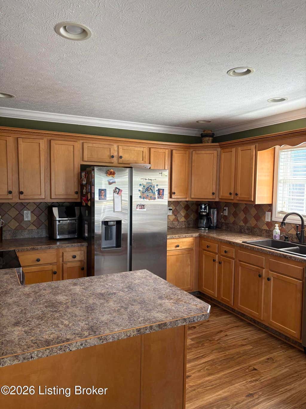 Photo of 853 Shady Brook Ln, Louisville, KY 40229 (MLS # 1727485)