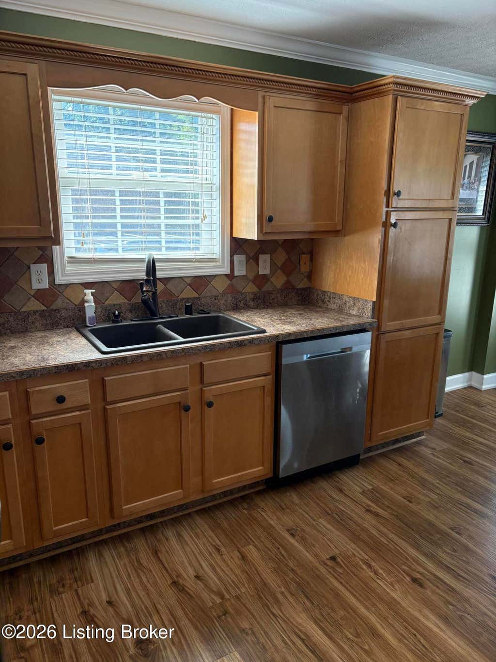 Photo of 853 Shady Brook Ln, Louisville, KY 40229 (MLS # 1727485)