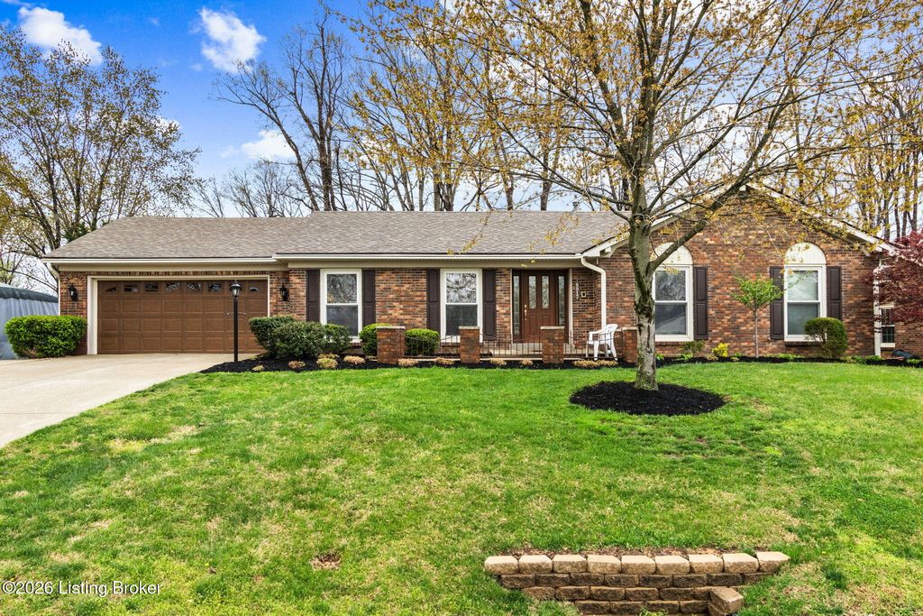 Photo of 8817 Lakeridge Dr, Louisville, KY 40272 (MLS # 1709728)