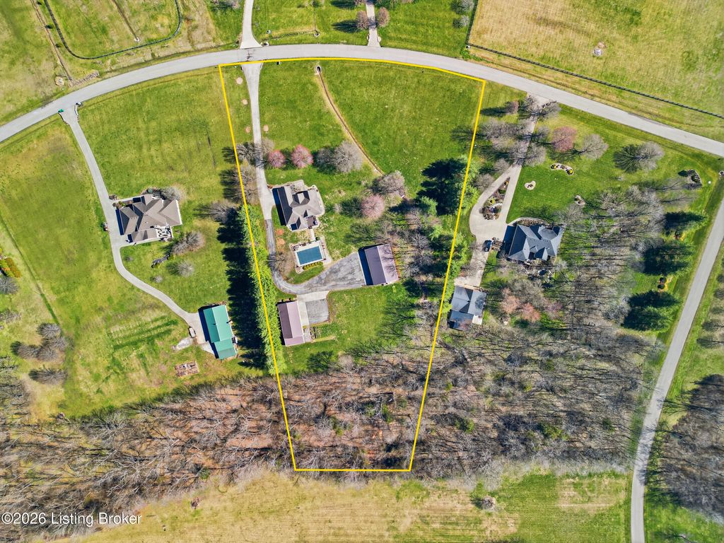 Photo of 5010 Pasafino Ct, Louisville, KY 40299 (MLS # 1710994)