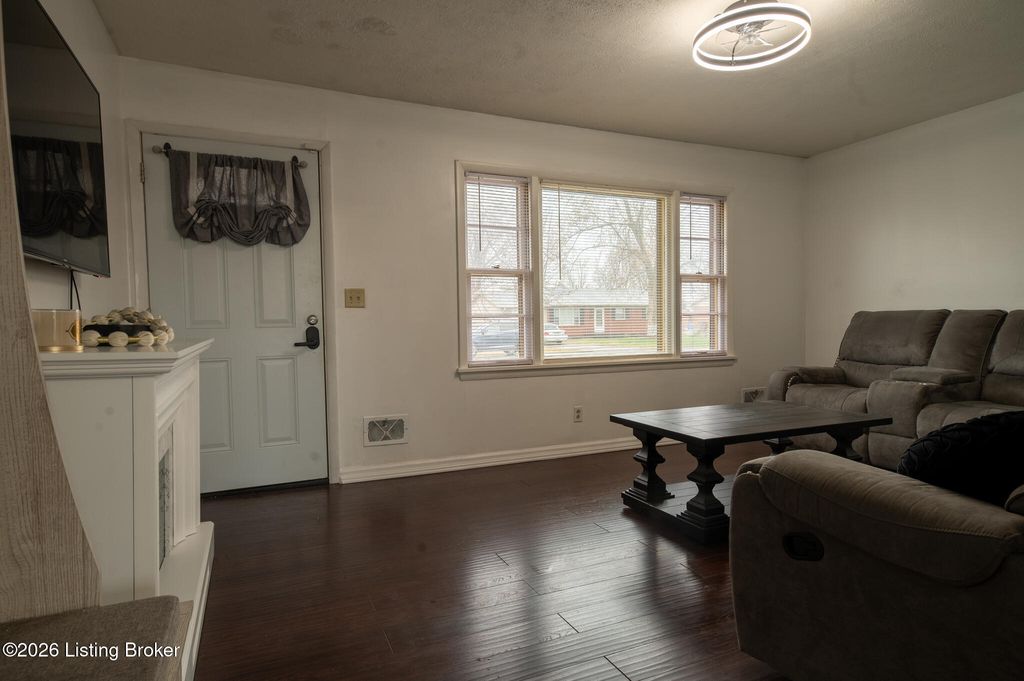 Photo of 8311 Latania Dr, Louisville, KY 40258 (MLS # 1710713)