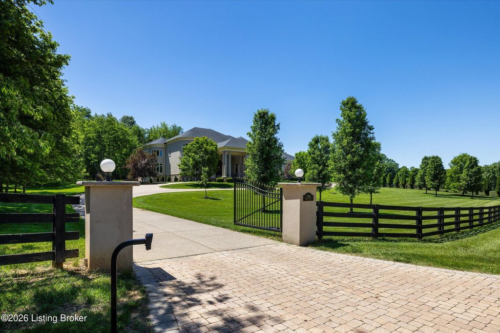 Photo of 11306 Bodley Dr, Louisville, KY 40223 (MLS # 1717523)