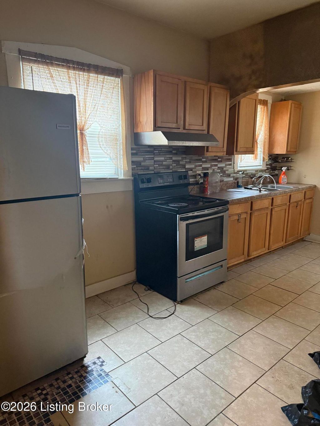 Photo of 4200 Sunset Ave, Louisville, KY 40211 (MLS # 1712349)