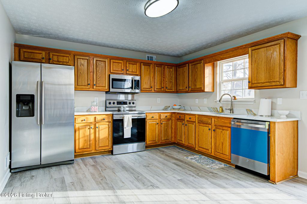 Photo of 10503 Waycross Ave, Louisville, KY 40229 (MLS # 1707743)