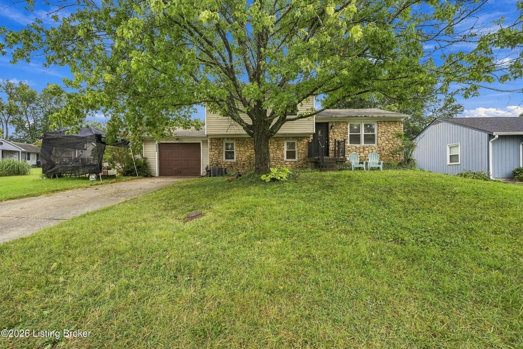Photo of 4818 Redmon Ct, Louisville, KY 40291 (MLS # 1730314)