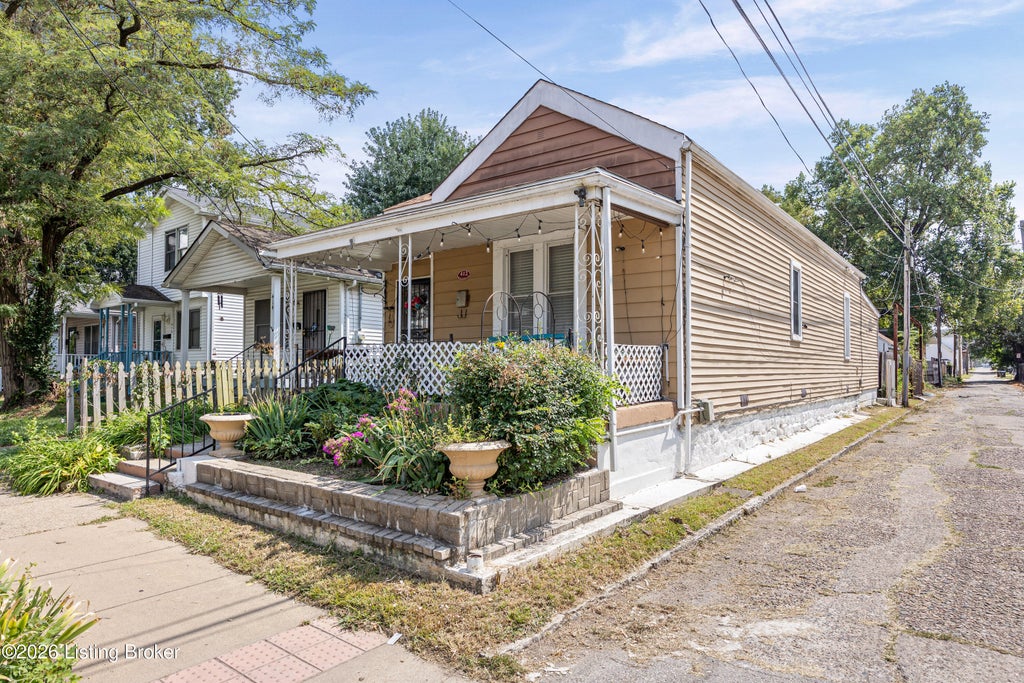 Photo of 412 E Ormsby Ave, Louisville, KY 40203 (MLS # 1731171)