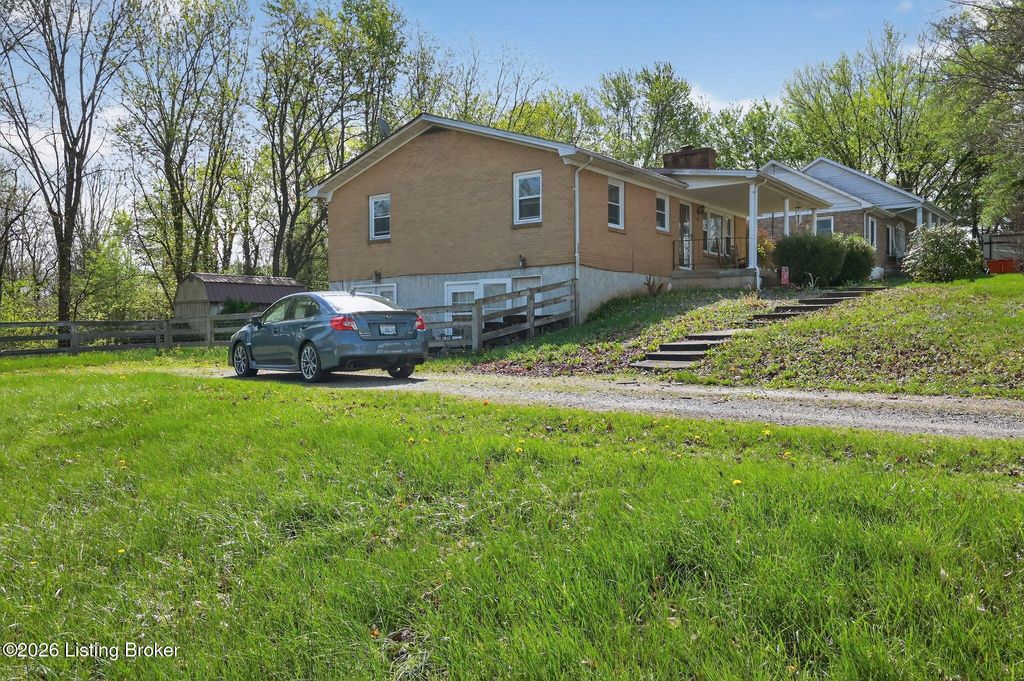 Photo of 302 Exler-Filburn Rd, Vine Grove, KY 40175 (MLS # 1714050)