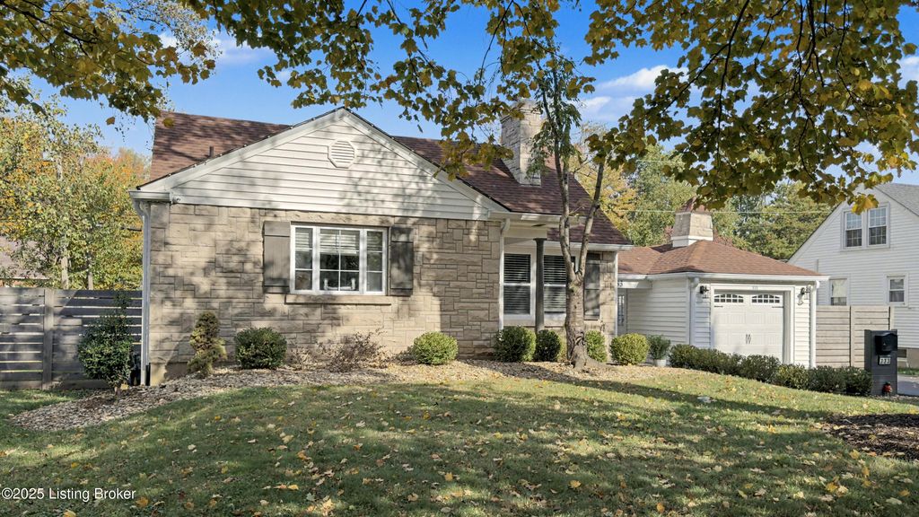 Photo of 333 S Hubbards Ln, Louisville, KY 40207 (MLS # 1702362)