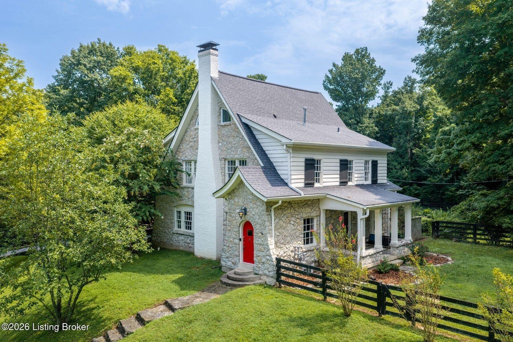 Photo of 6209 Wolf Pen Branch Rd, Prospect, KY 40059 (MLS # 1731449)