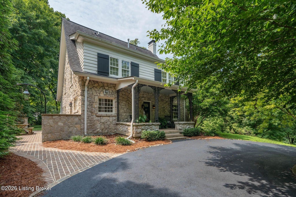 Photo of 6209 Wolf Pen Branch Rd, Prospect, KY 40059 (MLS # 1731449)