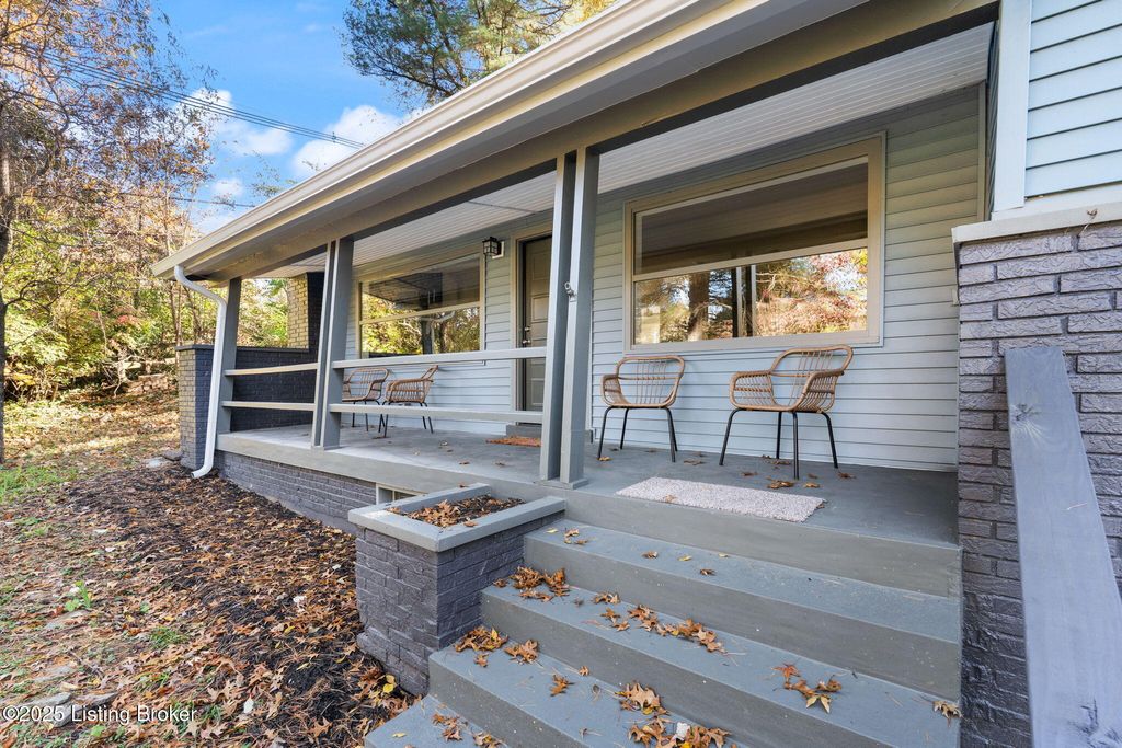 Photo of 5901 Stansbury Ln, Louisville, KY 40291 (MLS # 1704674)