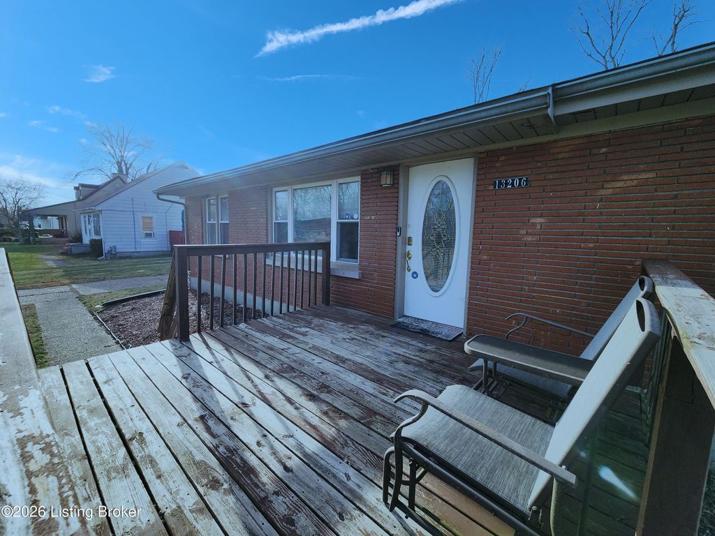 Photo of 13206 Meadowlawn Dr, Louisville, KY 40272 (MLS # 1706358)