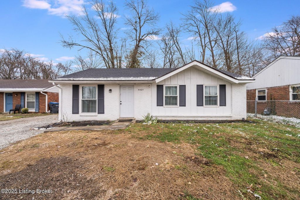 Photo of 5405 Regal Dr, Louisville, KY 40218 (MLS # 1705132)
