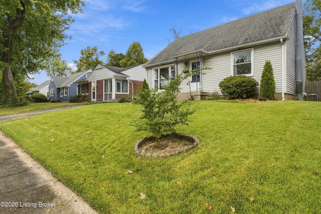 Photo of 3543 Kings Hwy, Louisville, KY 40220 (MLS # 1729517)