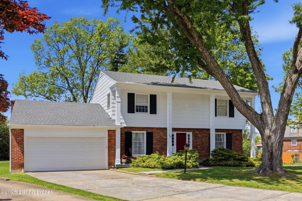 Photo of 2614 Aylesbury Ct, Louisville, KY 40242 (MLS # 1715260)