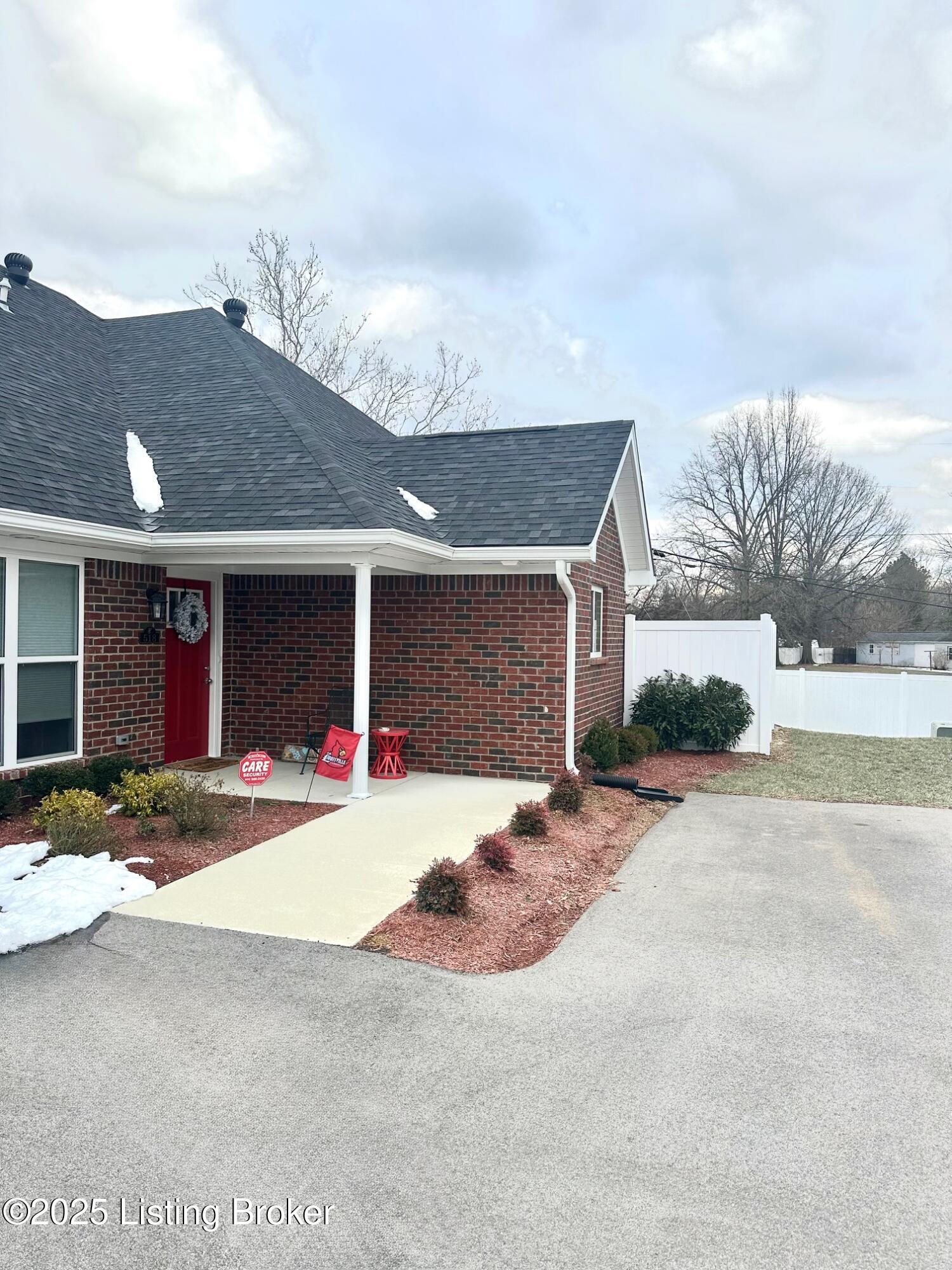 518 Eagle Pointe Dr, Louisville, Kentucky image 3