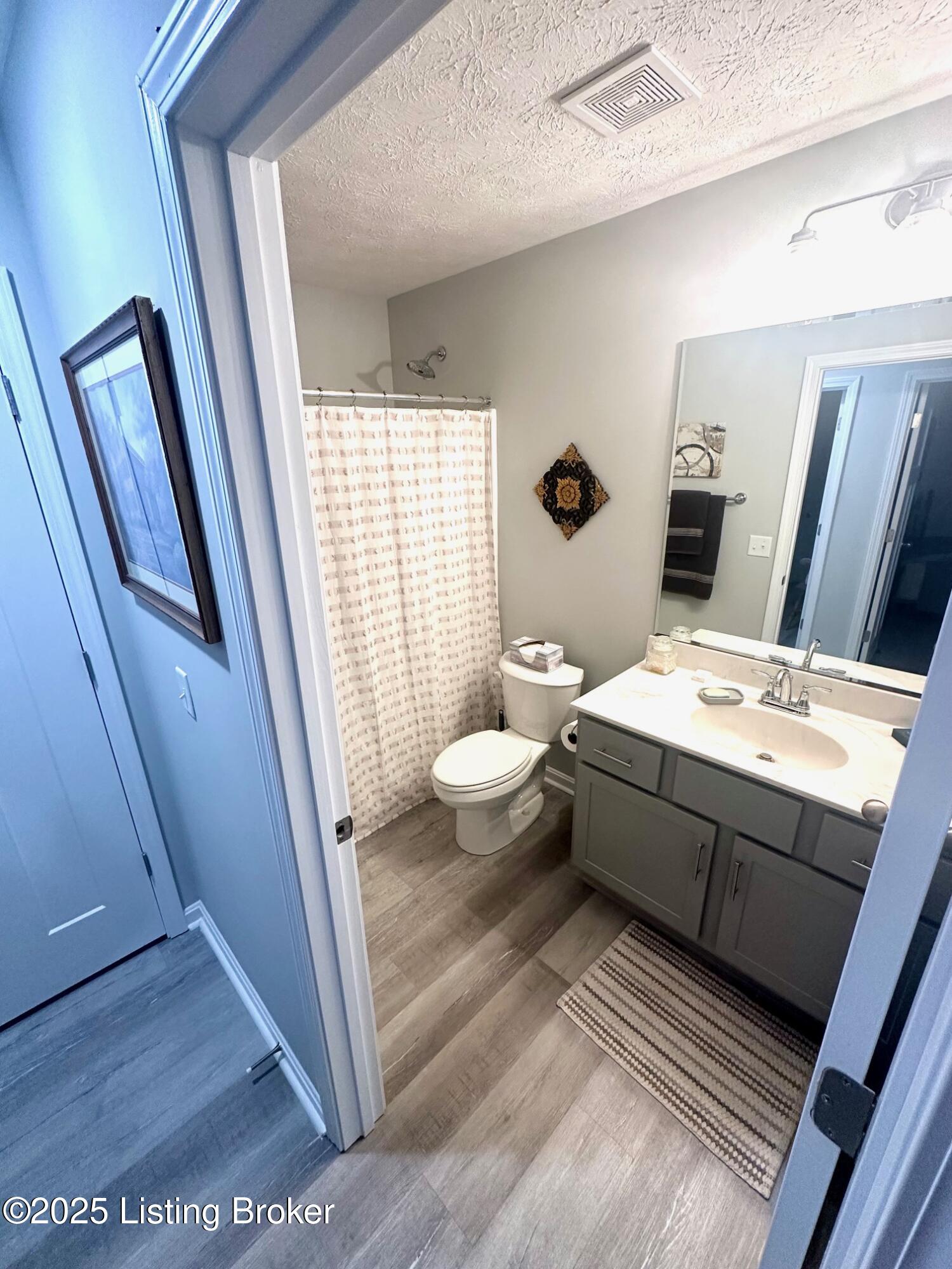 518 Eagle Pointe Dr, Louisville, Kentucky image 17