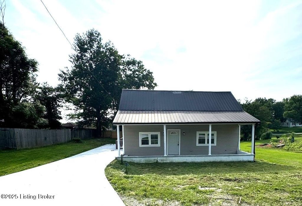 Photo of 205 Broadway St, Chaplin, KY 40012 (MLS # 1705539)