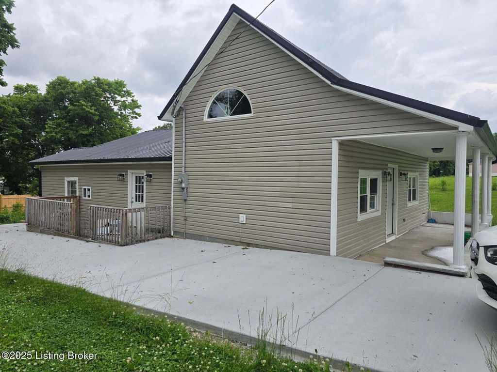 Photo of 205 Broadway St, Chaplin, KY 40012 (MLS # 1705539)