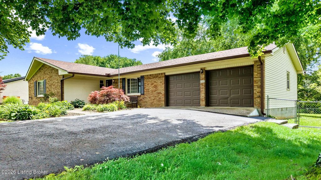 Photo of 2147 New Glendale Rd, Elizabethtown, KY 42701 (MLS # 1718814)
