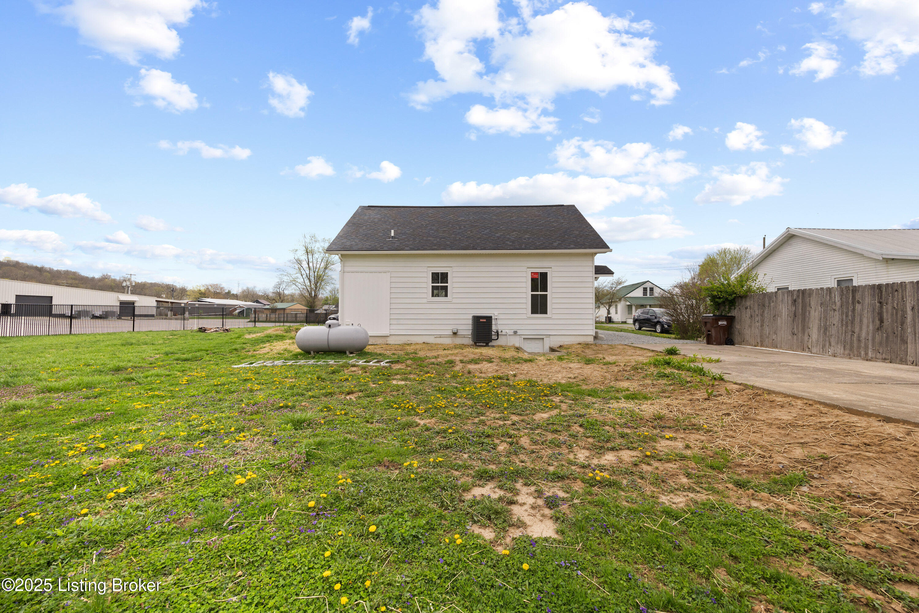 106 Maple Ave, Taylorsville, Kentucky image 2