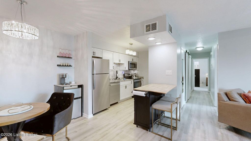 Photo of 9810 Whipps Mill Rd #UNIT 4, Louisville, KY 40223 (MLS # 1713955)