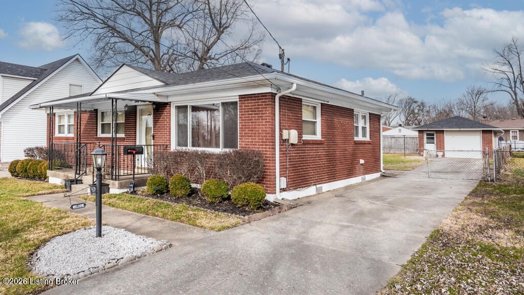 Photo of 2613 Alva Dr, Louisville, KY 40216 (MLS # 1707630)