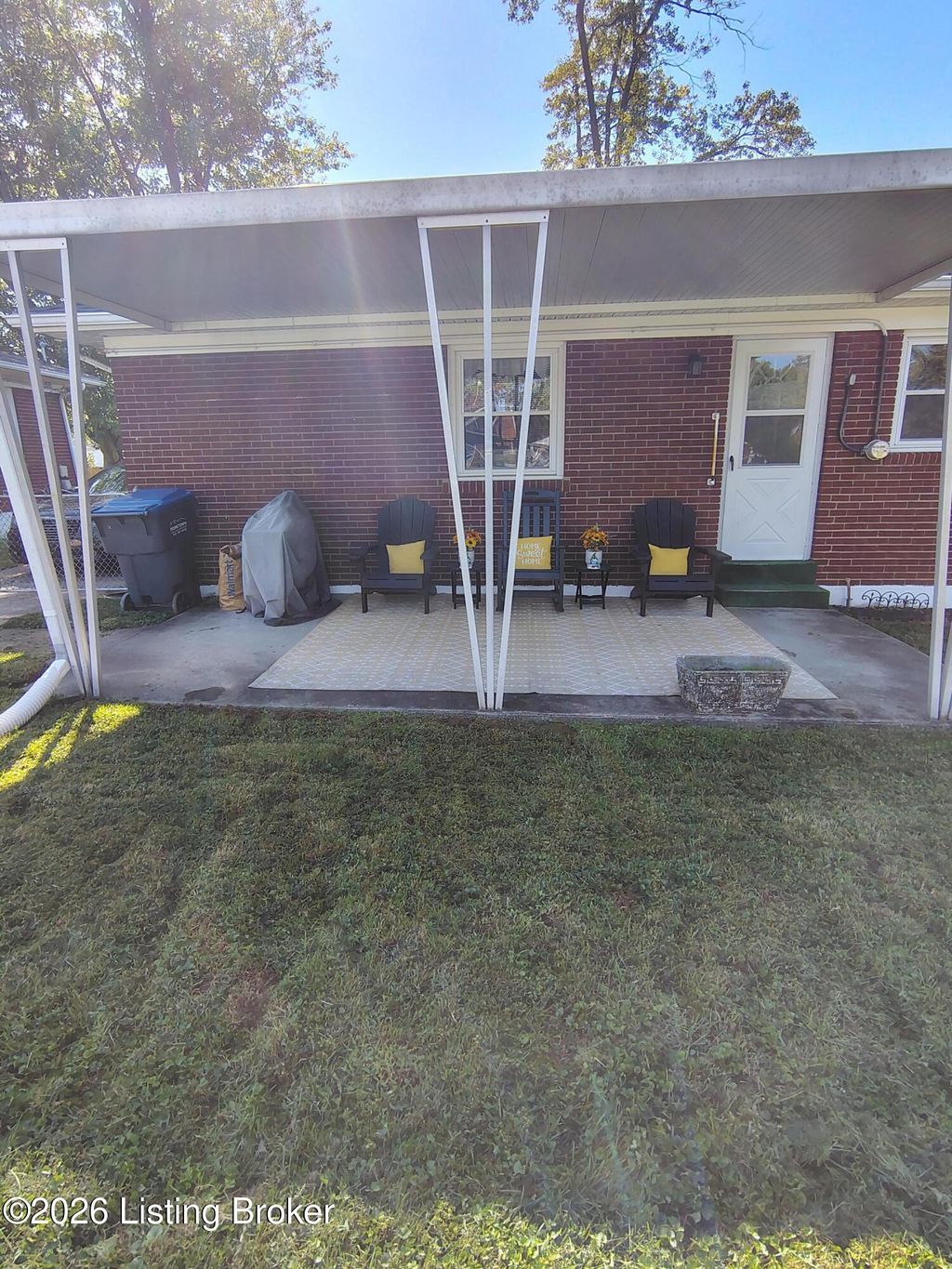 Photo of 2613 Alva Dr, Louisville, KY 40216 (MLS # 1707630)