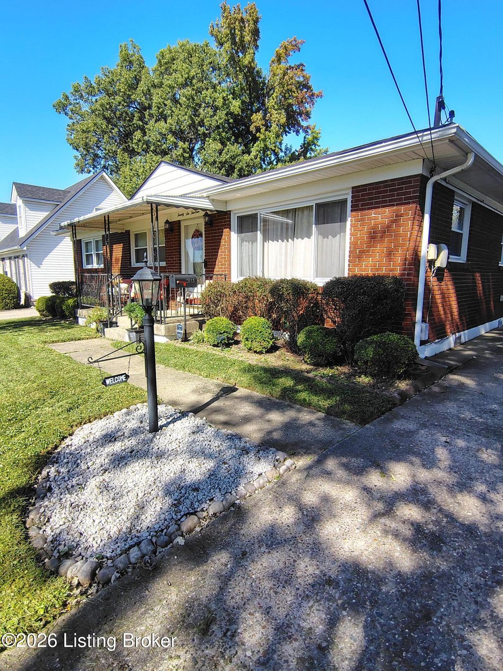 Photo of 2613 Alva Dr, Louisville, KY 40216 (MLS # 1707630)