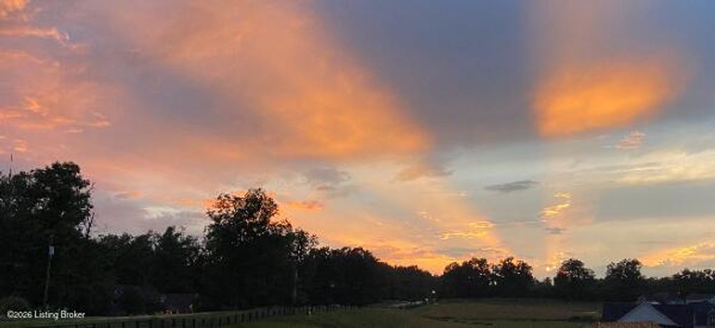 Photo of 129 Highpoint Ct, Elizabethtown, KY 42701 (MLS # 1710230)