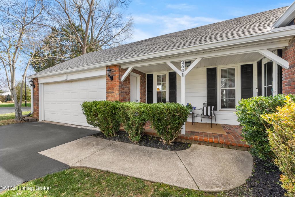 Photo of 2501 Meadow Vale Ct, Louisville, KY 40242 (MLS # 1711848)