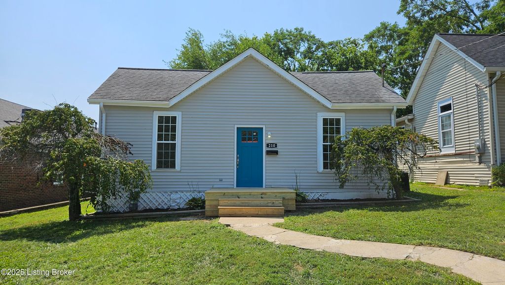 Photo of 210 S Cedar Ave, La Grange, KY 40031 (MLS # 1694323)