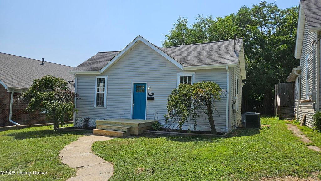 Photo of 210 S Cedar Ave, La Grange, KY 40031 (MLS # 1694323)