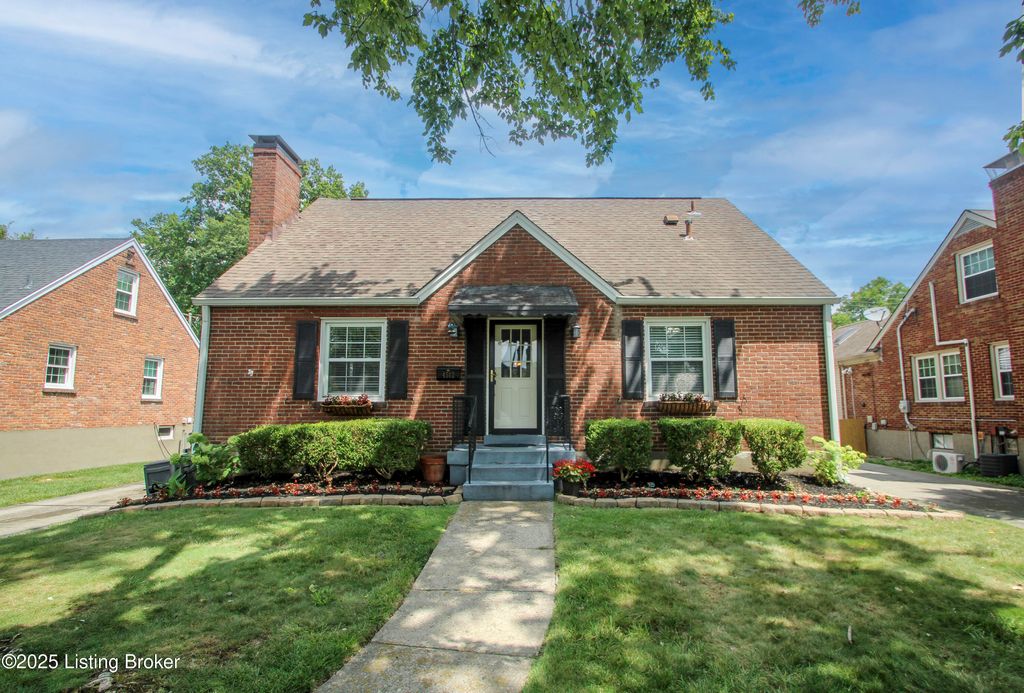 Photo of 4502 Blenheim Rd, Louisville, KY 40207 (MLS # 1707144)