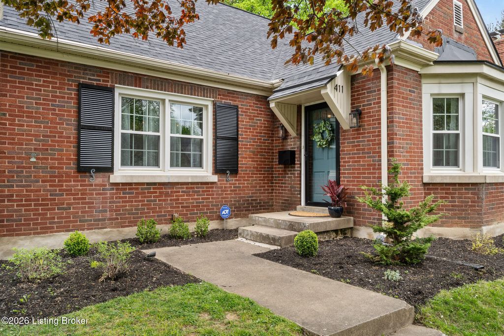 Photo of 411 Browns Ln, Louisville, KY 40207 (MLS # 1714516)