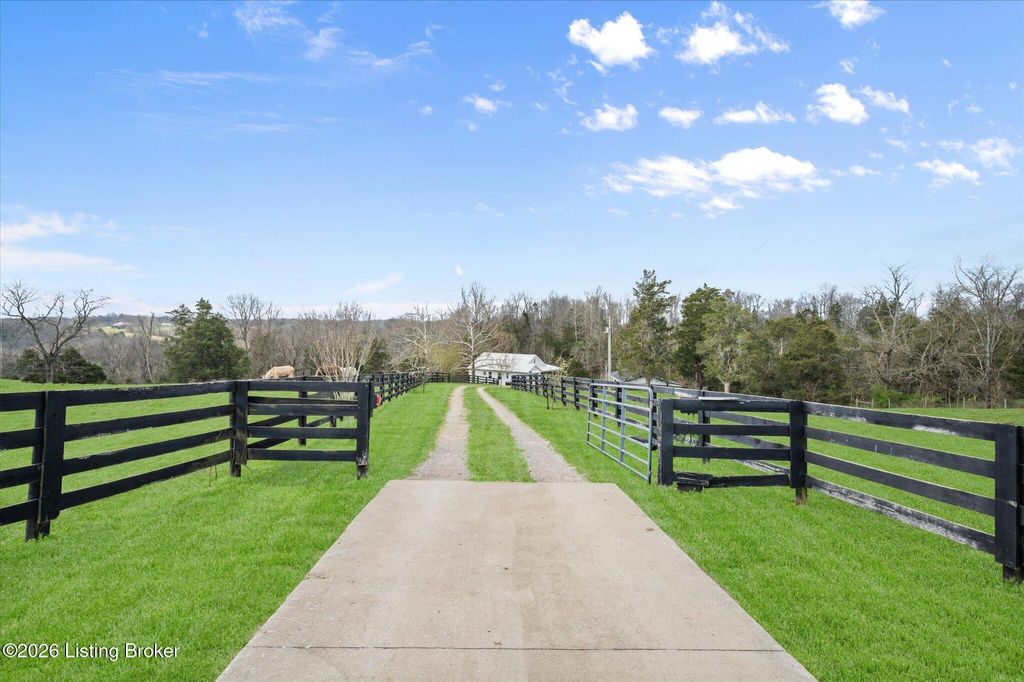 Photo of 9787 Elmburg Rd, Pleasureville, KY 40057 (MLS # 1713271)