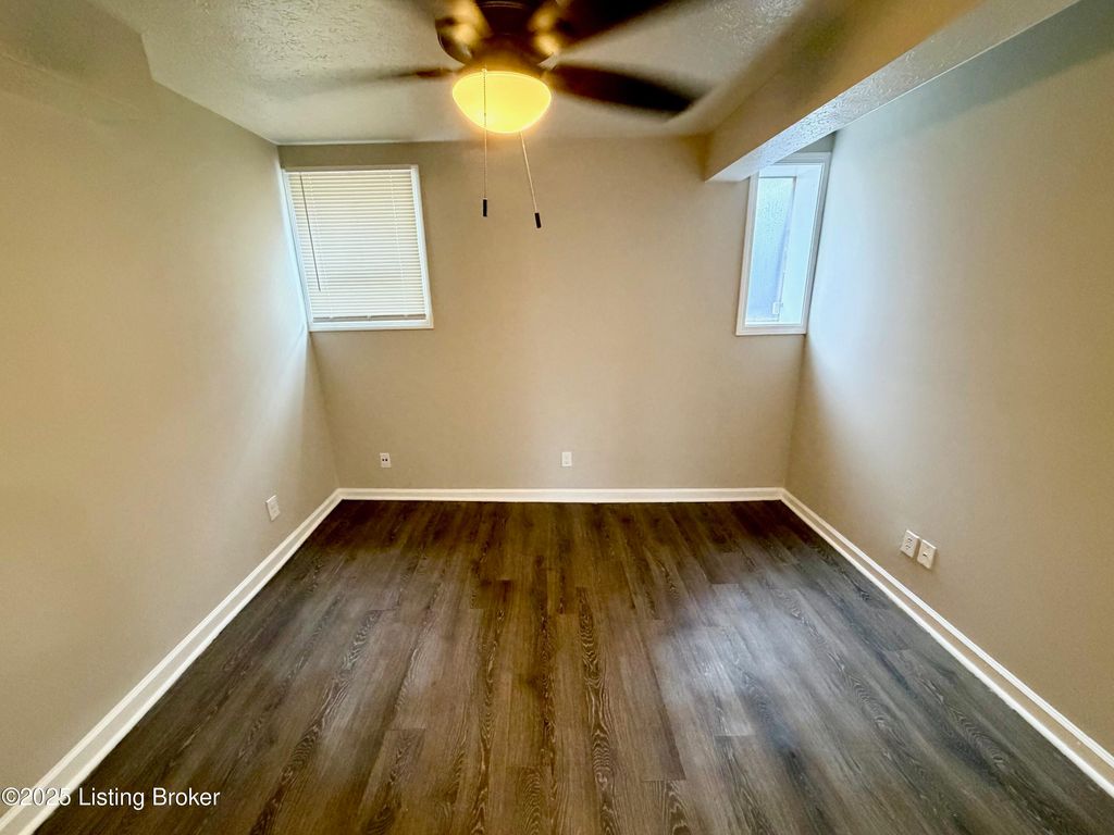 Photo of 510 S 15th St, Louisville, KY 40203 (MLS # 1705217)