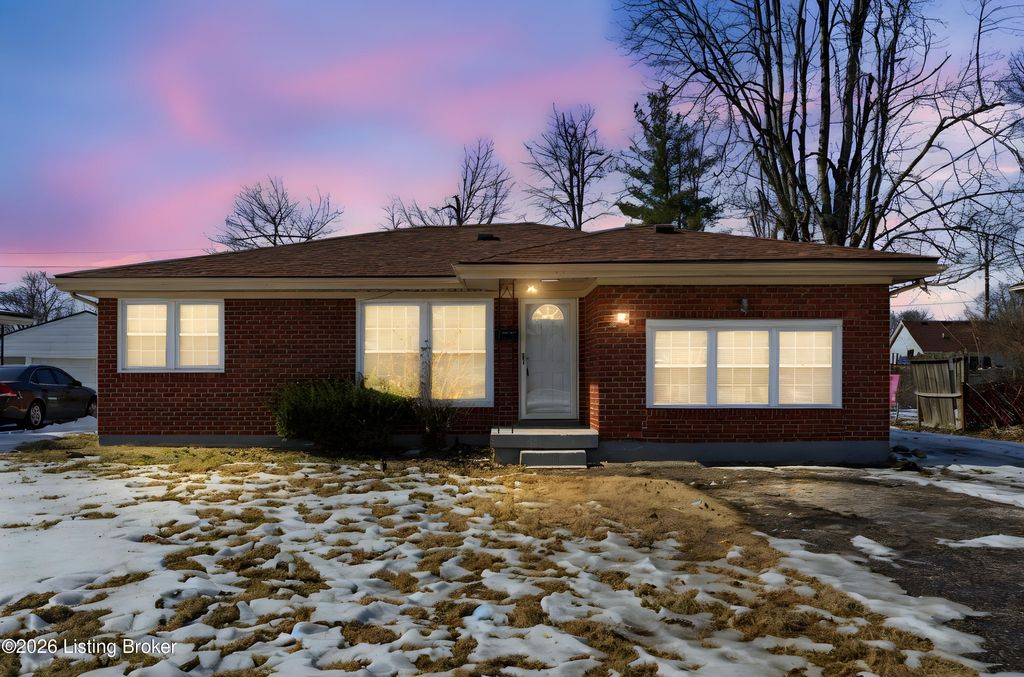 Photo of 5810 Emmalee Dr, Louisville, KY 40219 (MLS # 1708862)